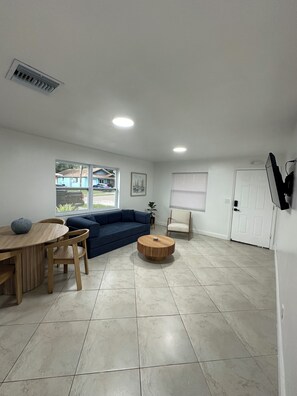 Living area - Charming 3 Bedroom House in Clearwater, Florida. (Belleair)