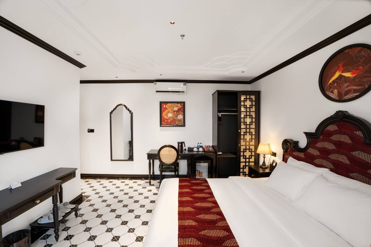 Deluxe Double Room, Balcony, City View Low Floor | เครื่องนอนป้องกันสารก่อภูมิแพ้, โต๊ะทำงาน, พื้นที่ทำงานแบบใช้แล็ปท็อป