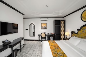 Deluxe Double Room, Balcony, City View | Hypo-allergenic bedding, desk, laptop workspace, blackout drapes