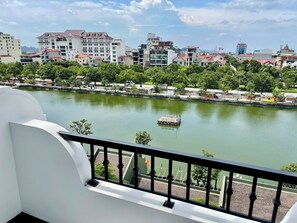 Habitación de lujo doble, balcón, vistas al lago | Vistas al lago