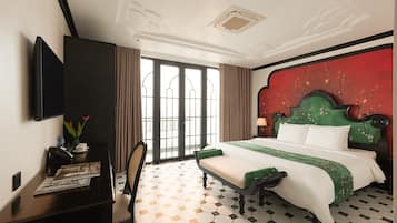 ملاءات للفراش لا تسبب الحساسية ومكتب ومساحة عمل للكمبيوتر المحمول