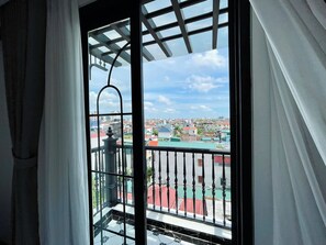 Habitación Deluxe doble, balcón, vistas a la ciudad | Balcón