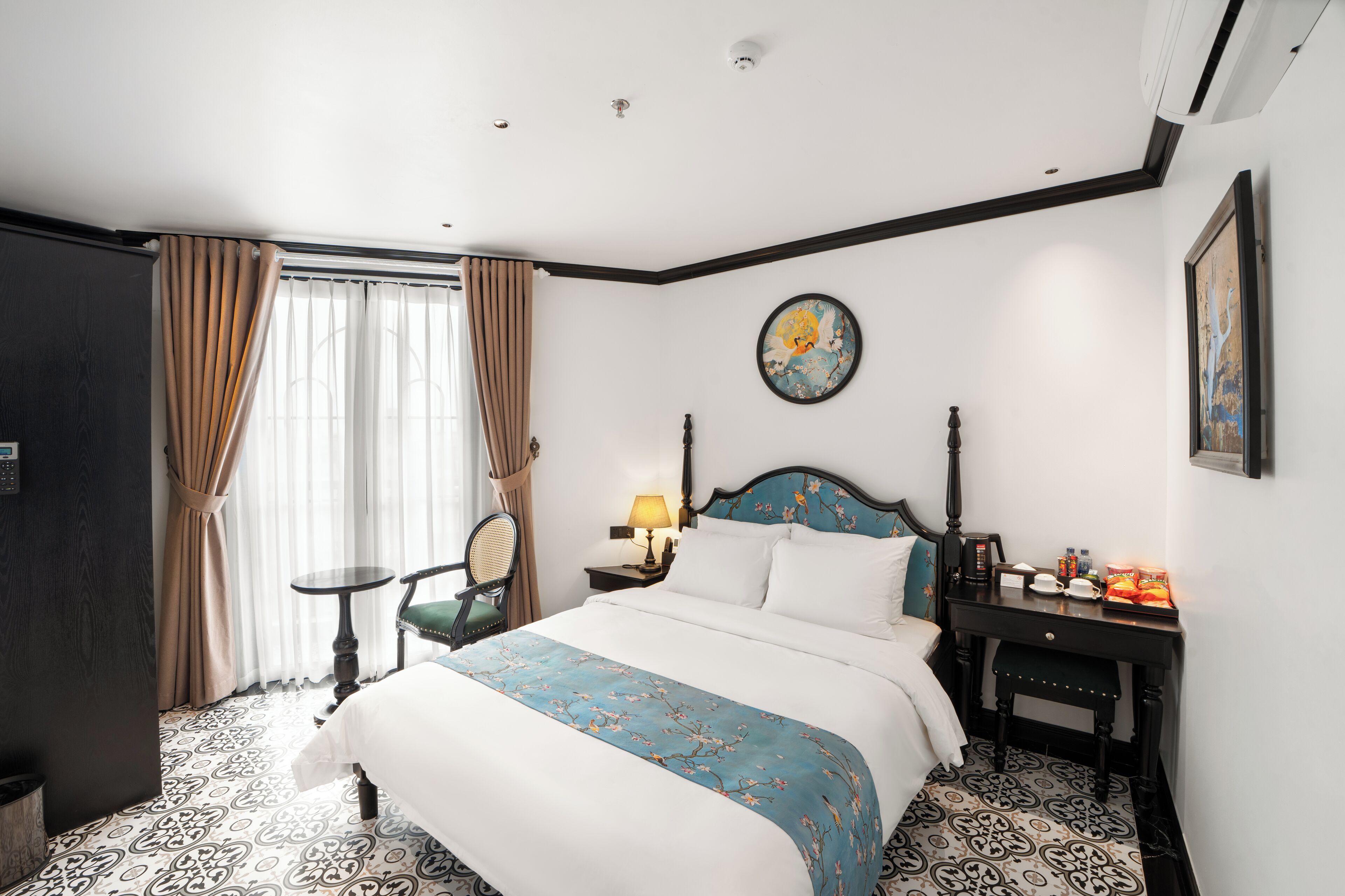 Ropa de cama hipoalergénica y escritorio 