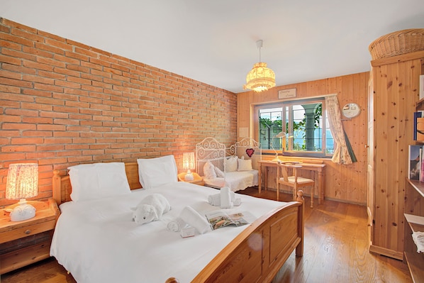 1 bedroom, free WiFi, bed sheets