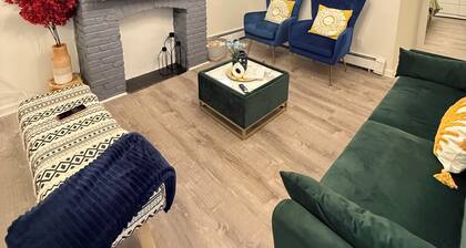 5BR 3BTH House, Steps to Bars,Dining,NYC Access+GameRm+Backyard w/ BBQ+parking