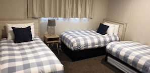1 Schlafzimmer, Bügeleisen/Bügelbrett, Bettwäsche
