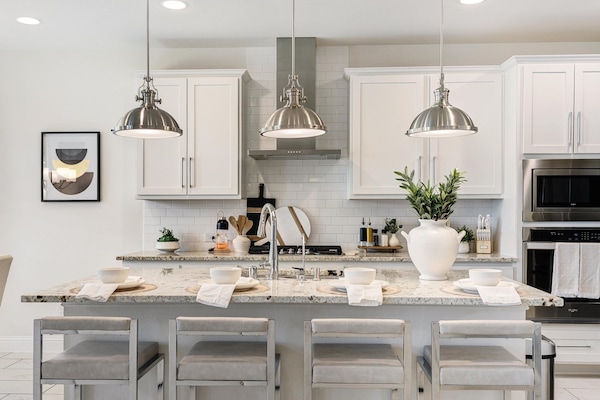 Kylskåp, mikrovågsugn, ugn och spishäll