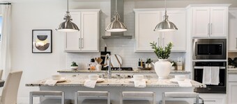 Spacious 4-bed house in lovely Royse City Corporate Stays Private backyard