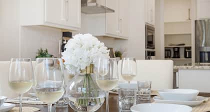 Spacious 4-bed house in lovely Royse City Corporate Stays Private backyard