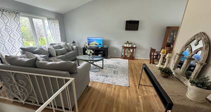 Home Away from Home – 3BR Retreat with Amenities