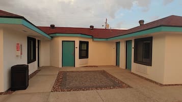 Jacuzzi Queen Suites | Terrace/patio
