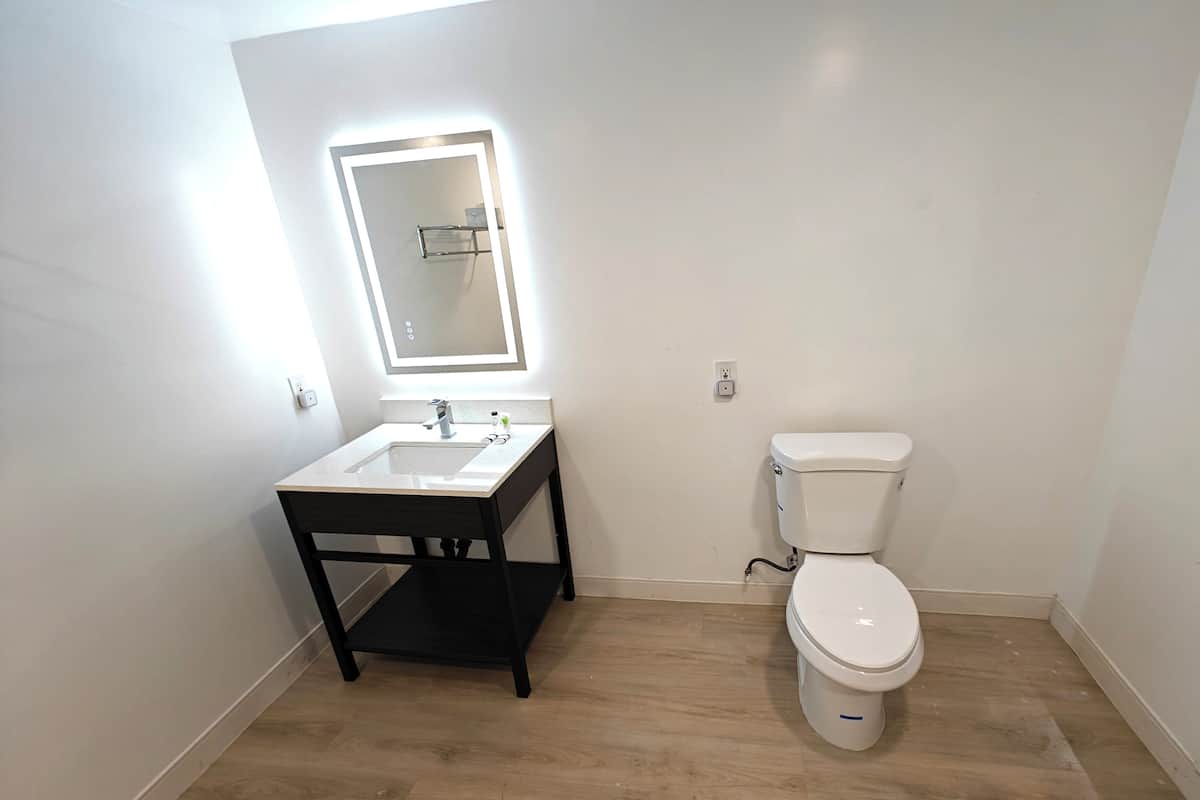 Jacuzzi Queen Suites | 浴室 | 提供毛巾、番梘、洗頭水、廁紙