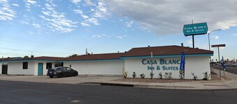 Casa Blanca Inn and Suites