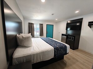 Standard King | Desk, blackout drapes, iron/ironing board, free WiFi - Casa Blanca Inn and Suites (Chandler)