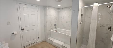 Jacuzzi Queen Suites | Salle de bain