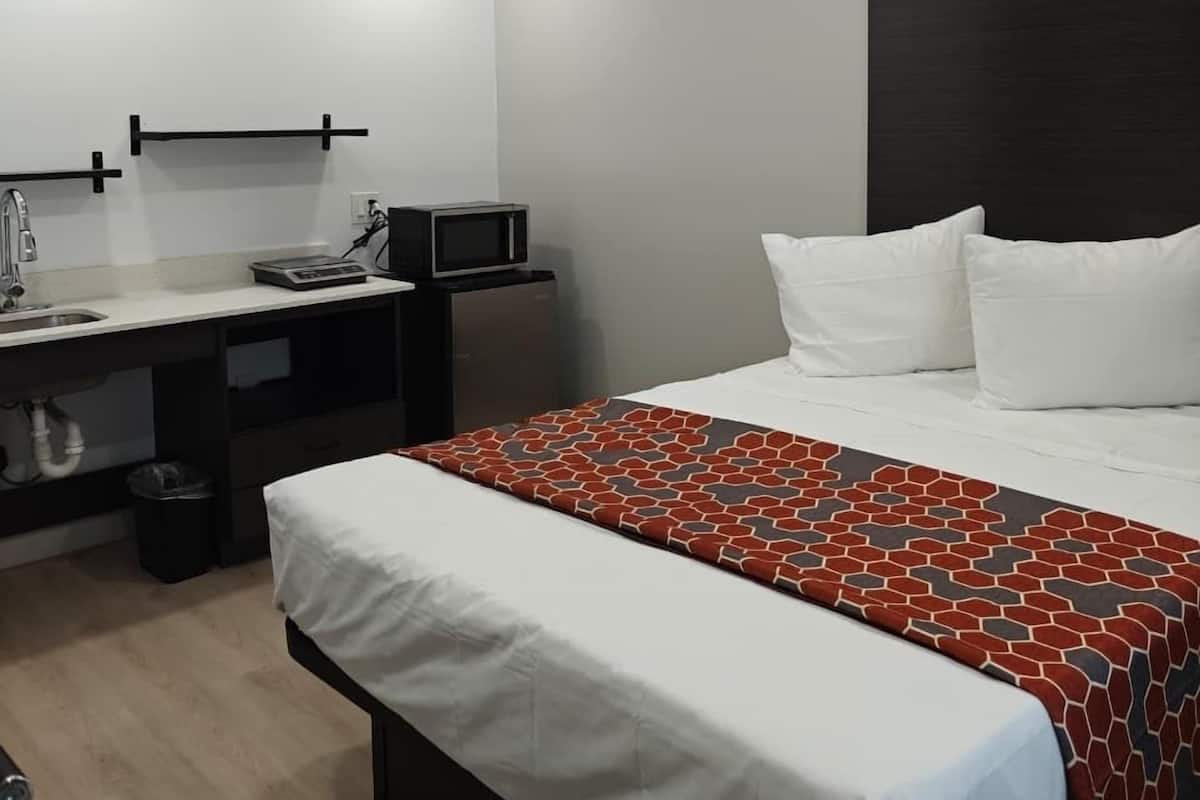 Standard Queen Kitchenette | 書桌、手提電腦工作空間、遮光窗簾/窗簾、隔音