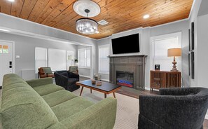 Smart TV, books - The Hines House- Walk to Baylor/minutes from Downtown (Waco)