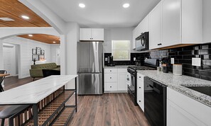 Fridge, microwave, oven, stovetop - The Hines House- Walk to Baylor/minutes from Downtown (Waco)