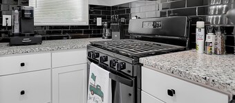 The Hines House- Walk to Baylor/minutes from Downtown