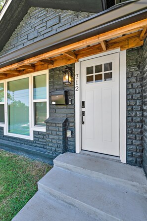 Exterior detail - The Hines House- Walk to Baylor/minutes from Downtown (Waco)