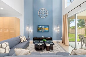 Living area - New! Centrally Located Near Orlando's Attractions (Kissimmee)