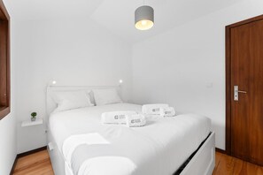 2 bedrooms, iron/ironing board, Internet, bed sheets