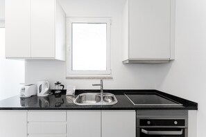 Fridge, microwave, oven, coffee/tea maker