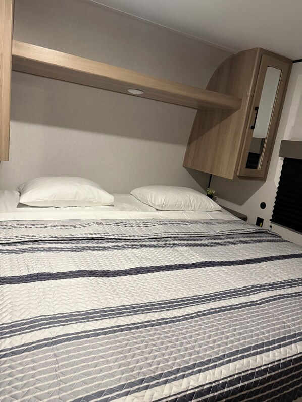 1 bedroom, internet, bed sheets