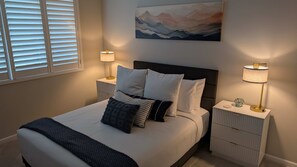 2 bedrooms, iron/ironing board, internet, bed sheets