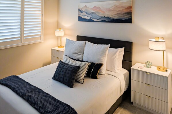 2 bedrooms, iron/ironing board, Internet, bed sheets