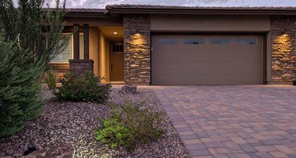 A perfect Arizona getaway in Dove Mountain w heated pool & gated community.