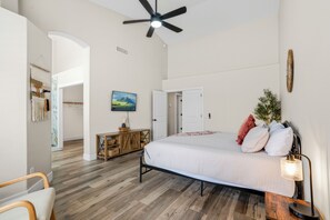 4 bedrooms, iron/ironing board, WiFi, bed sheets