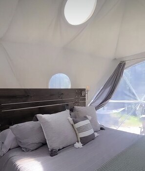 1 bedroom, WiFi, bed sheets - Riverfront Dome on the Clark Fork with private beach (Missoula)
