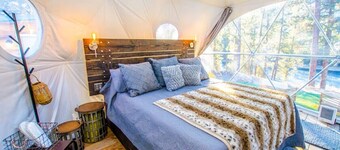 Riverfront Dome on the Clark Fork with private beach