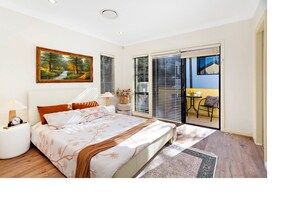 3 habitaciones, tabla de planchar con plancha, wifi y ropa de cama