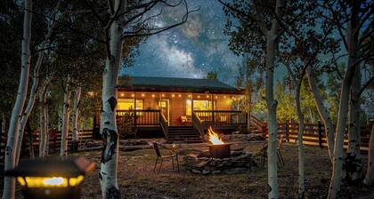 ★ Sleeps 4 ★ Surrounding Mtn + Aspen Vistas + Hot Tub + Game Room