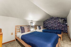 2 habitaciones, escritorio, tabla de planchar con plancha y wifi gratis
