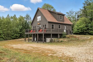 Exterior - Eagle Ridge Chalet- Modern Chalet Close to Downtown Bethel (Bethel)