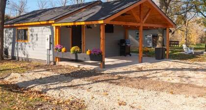 Bone's Backwater Retreat - "Where Rest and Relax are on Repeat!" 1 bd Cabin