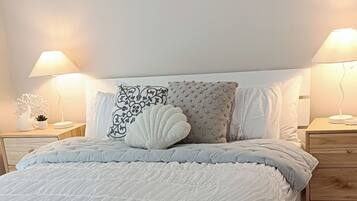 Iron/ironing board, WiFi, bed sheets