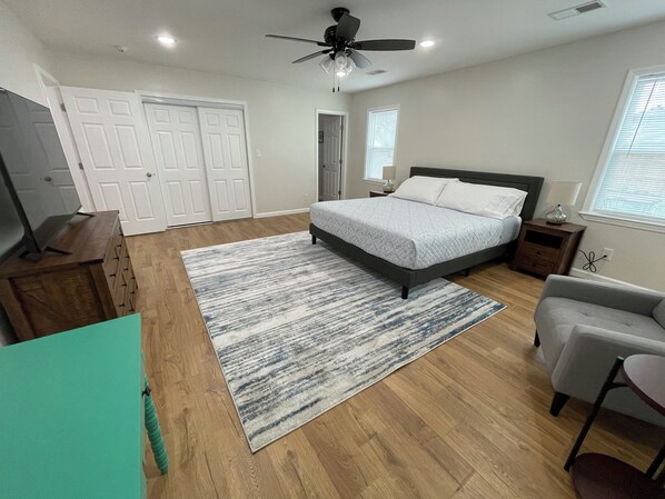 3 bedrooms, desk, iron/ironing board, WiFi