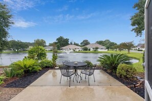 屋外ダイニングエリア