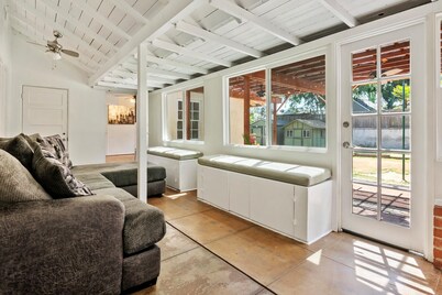 Charming 4bed 3bath piano home by Universal Studio & HW, lots of parking-10