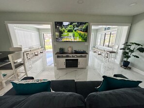 Smart TV, fireplace - House in Tampa fl , 3-bedroom , 2 bathroom , pool (Tampa)