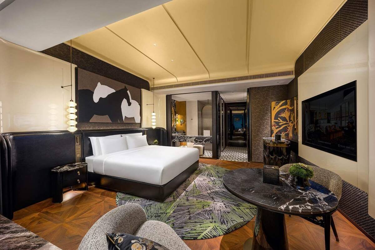 Glowing Colors King Room