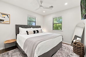4 habitaciones, tabla de planchar con plancha y cuna de viaje