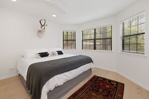 4 bedrooms, iron/ironing board, free WiFi, bed sheets