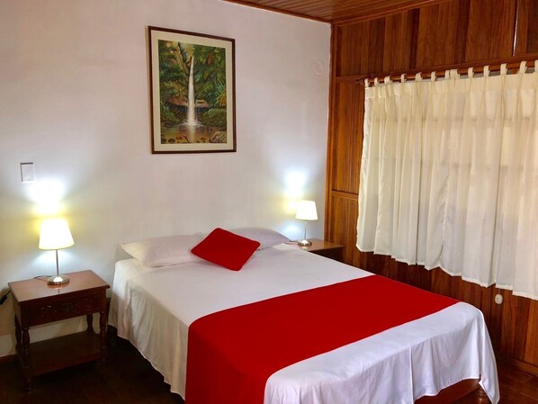 3 habitaciones, tabla de planchar con plancha y wifi gratis 