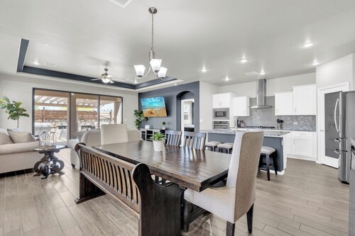 Modern Spacious Family Retreat- Comfort & Style Await