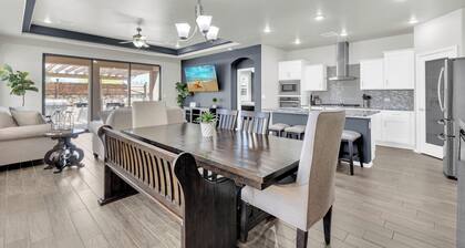 Modern Spacious Family Retreat- Comfort & Style Await